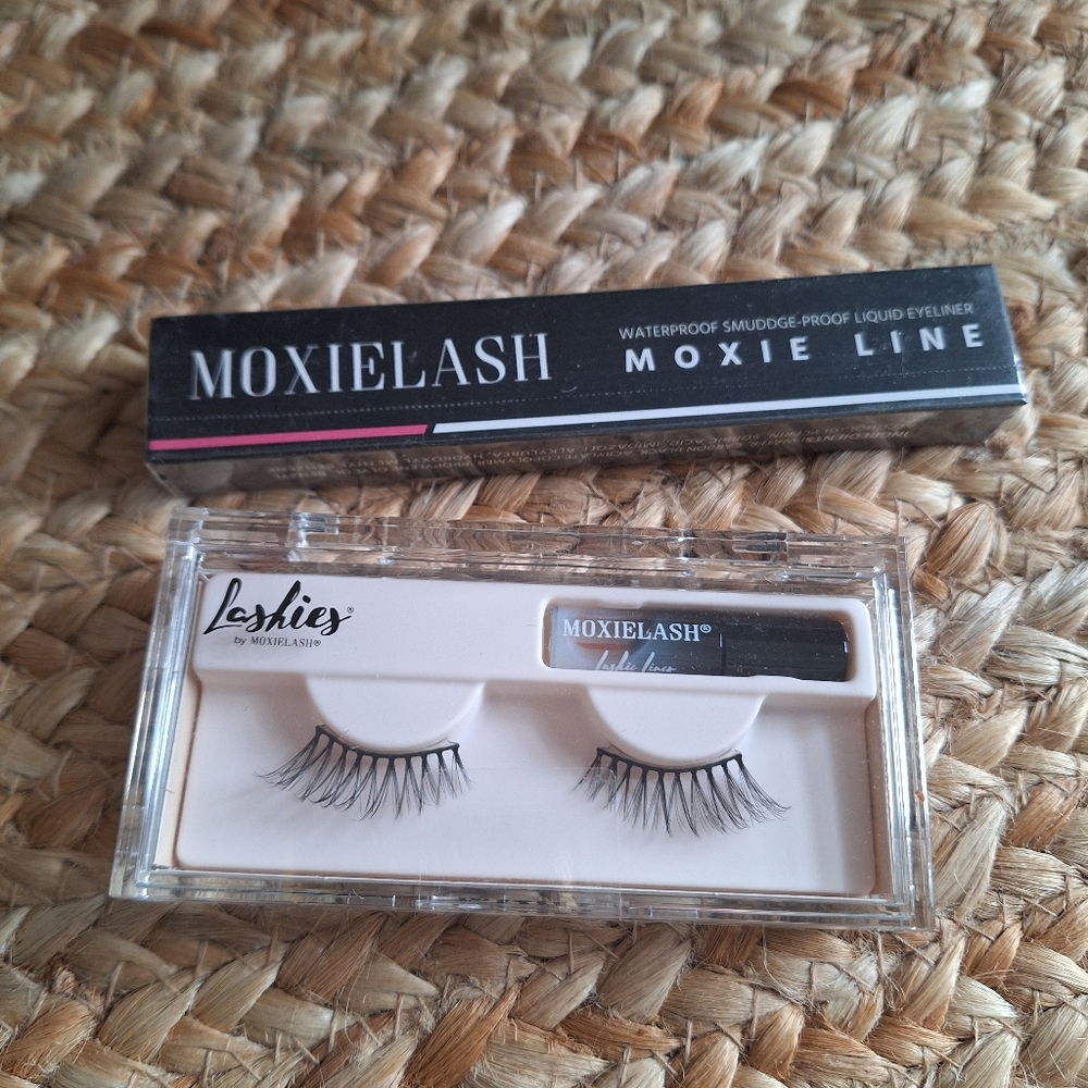 MoxieLash Whimsy Lashes And Black Eyeliner.